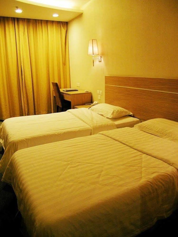 Super 8 Wenzhou Xingrong Hotel Exterior photo