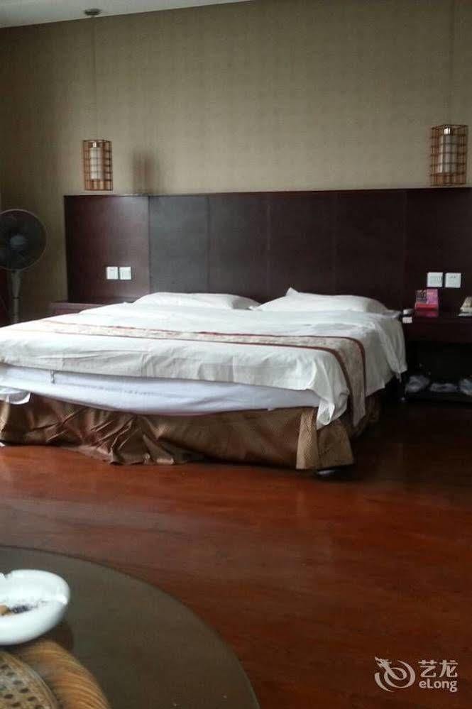 Super 8 Wenzhou Xingrong Hotel Exterior photo