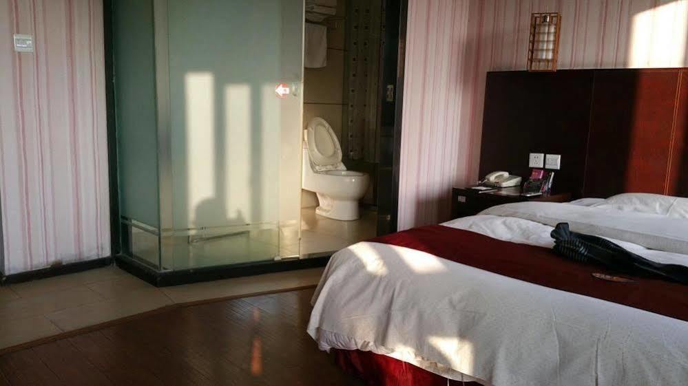 Super 8 Wenzhou Xingrong Hotel Exterior photo